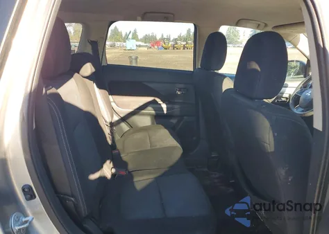 2018 Mitsubishi Outlander Es z USA, uszkodzony, nr VIN JA4AD2A35JJ004211